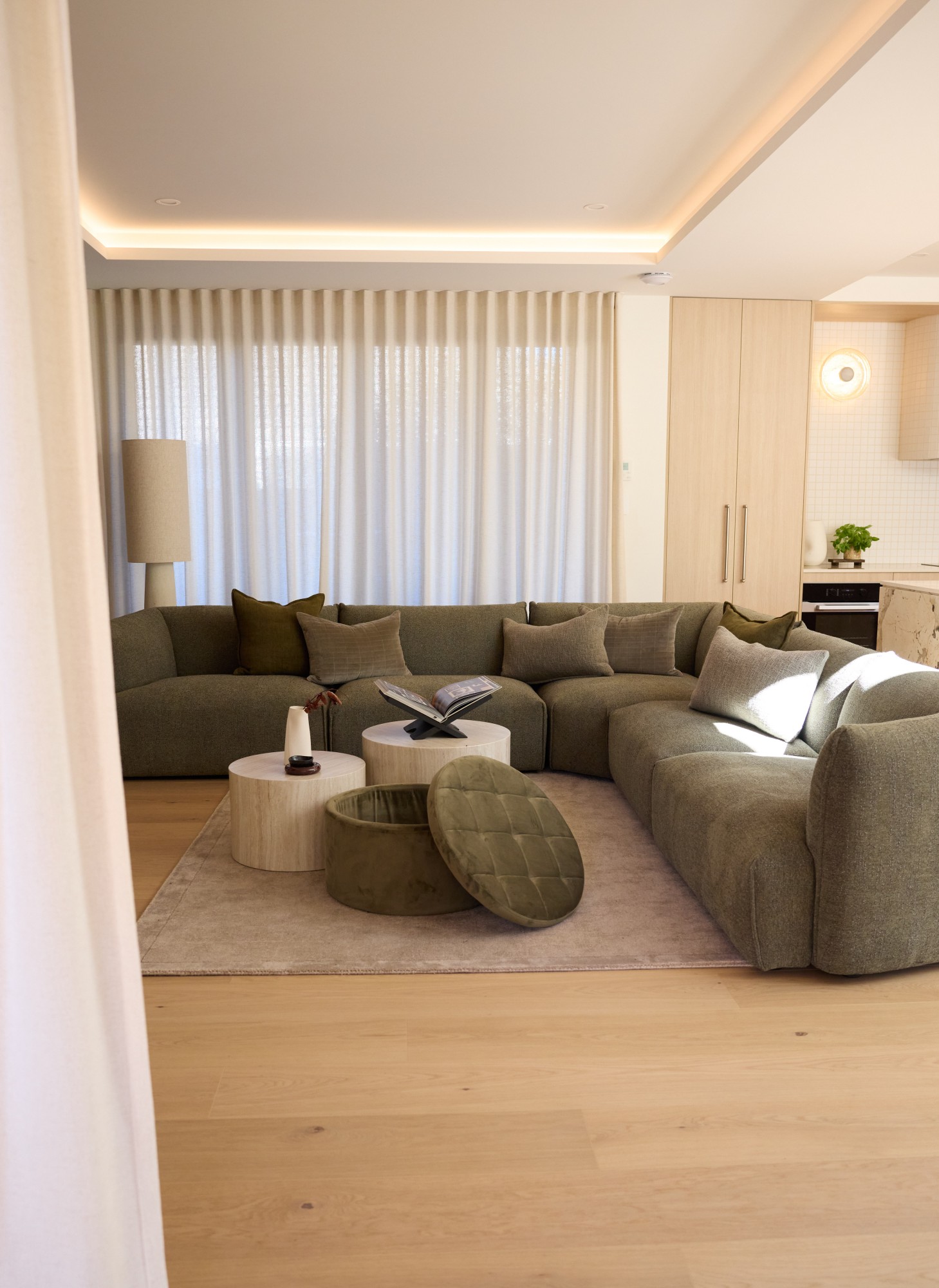 Aurora Sofa DM47700